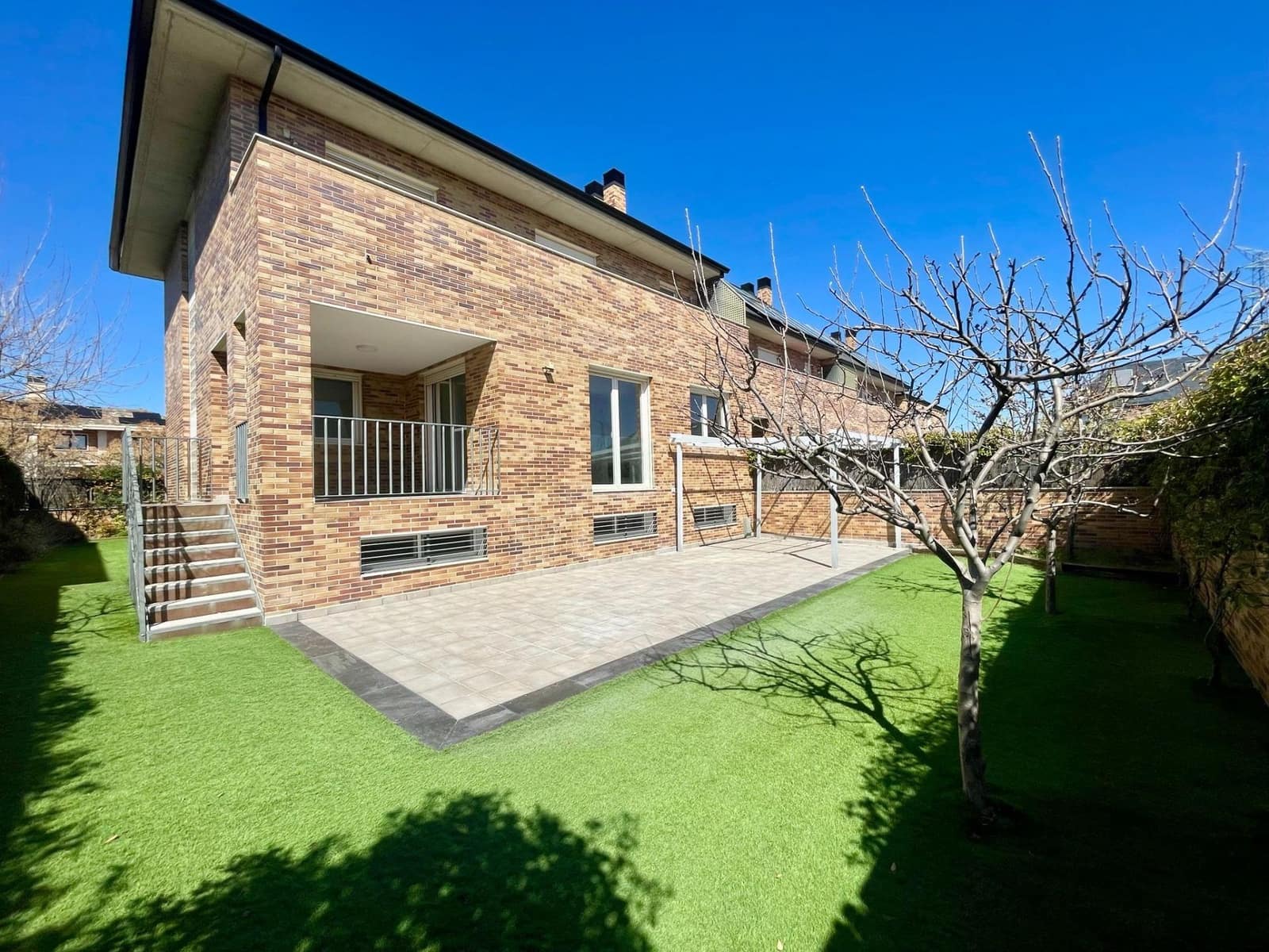 6 bedroom Semi-detached Villa for rent in Majadahonda with pool garage - € 4,500 (Ref: 9698889)