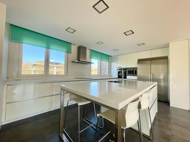 Pareado de 6 habitaciones en Majadahonda en alquiler con piscina garaje - 4.500 € (Ref: 9698889)