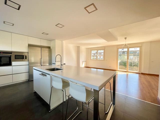 Pareado de 6 habitaciones en Majadahonda en alquiler con piscina garaje - 4.500 € (Ref: 9698889)