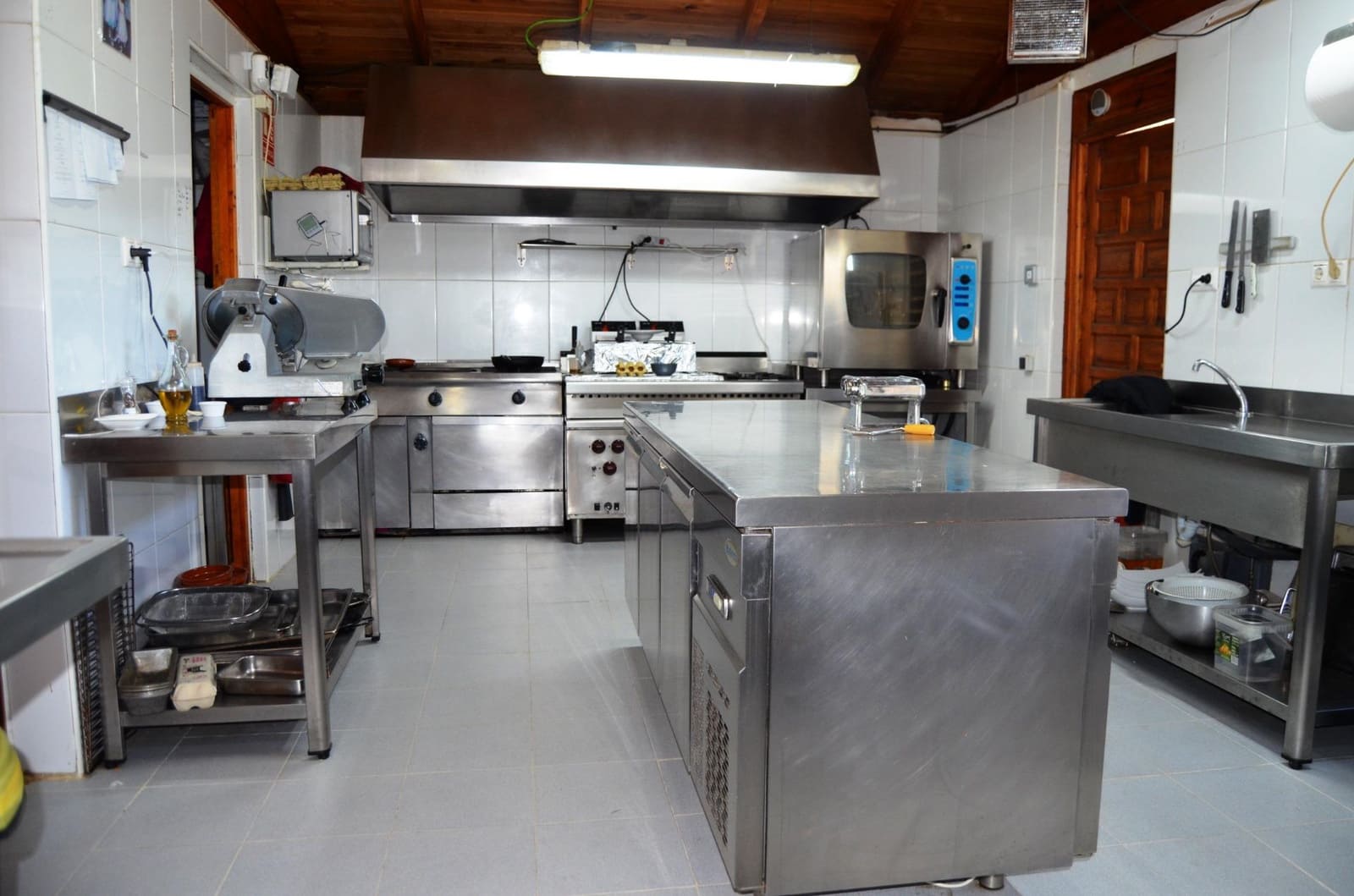 5 bedroom Finca/Country House for sale in Granada city with pool garage - € 515,000 (Ref: 9720051)