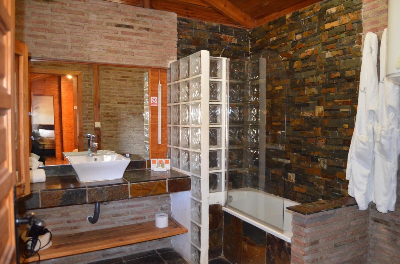 5 bedroom Finca/Country House for sale in Granada city with pool garage - € 515,000 (Ref: 9720051)