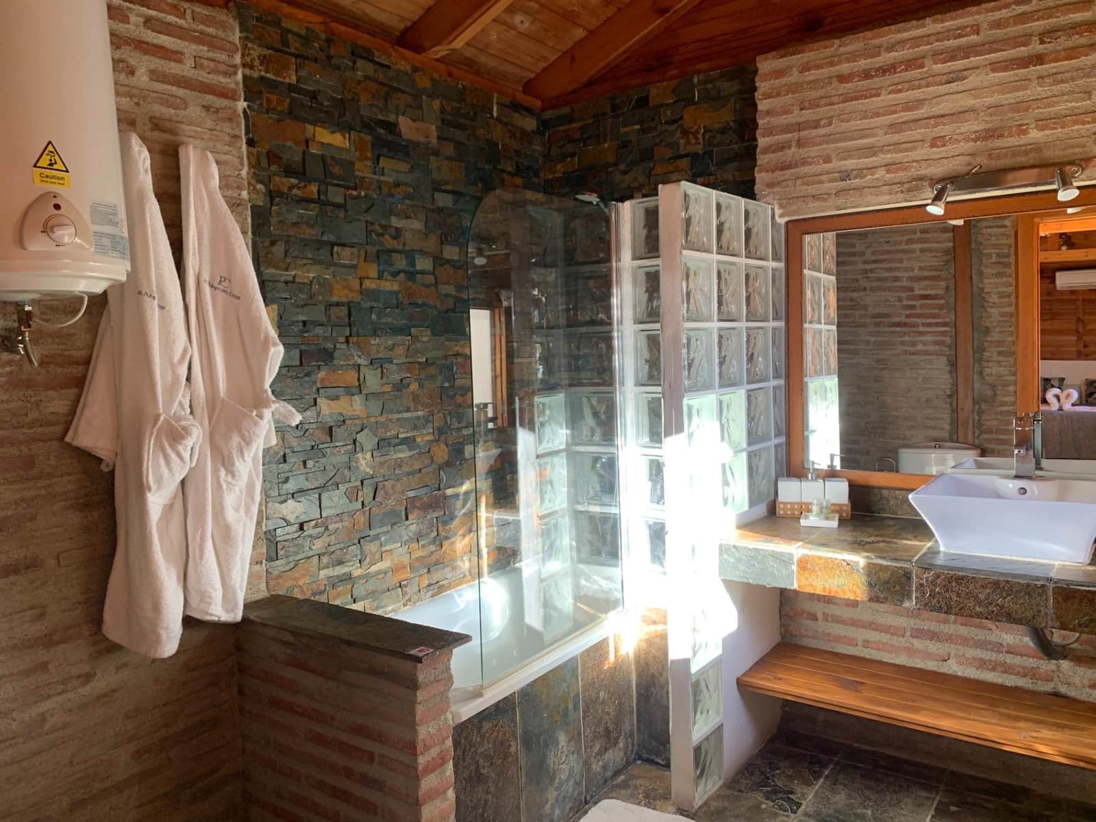 5 bedroom Finca/Country House for sale in Granada city with pool garage - € 515,000 (Ref: 9720051)