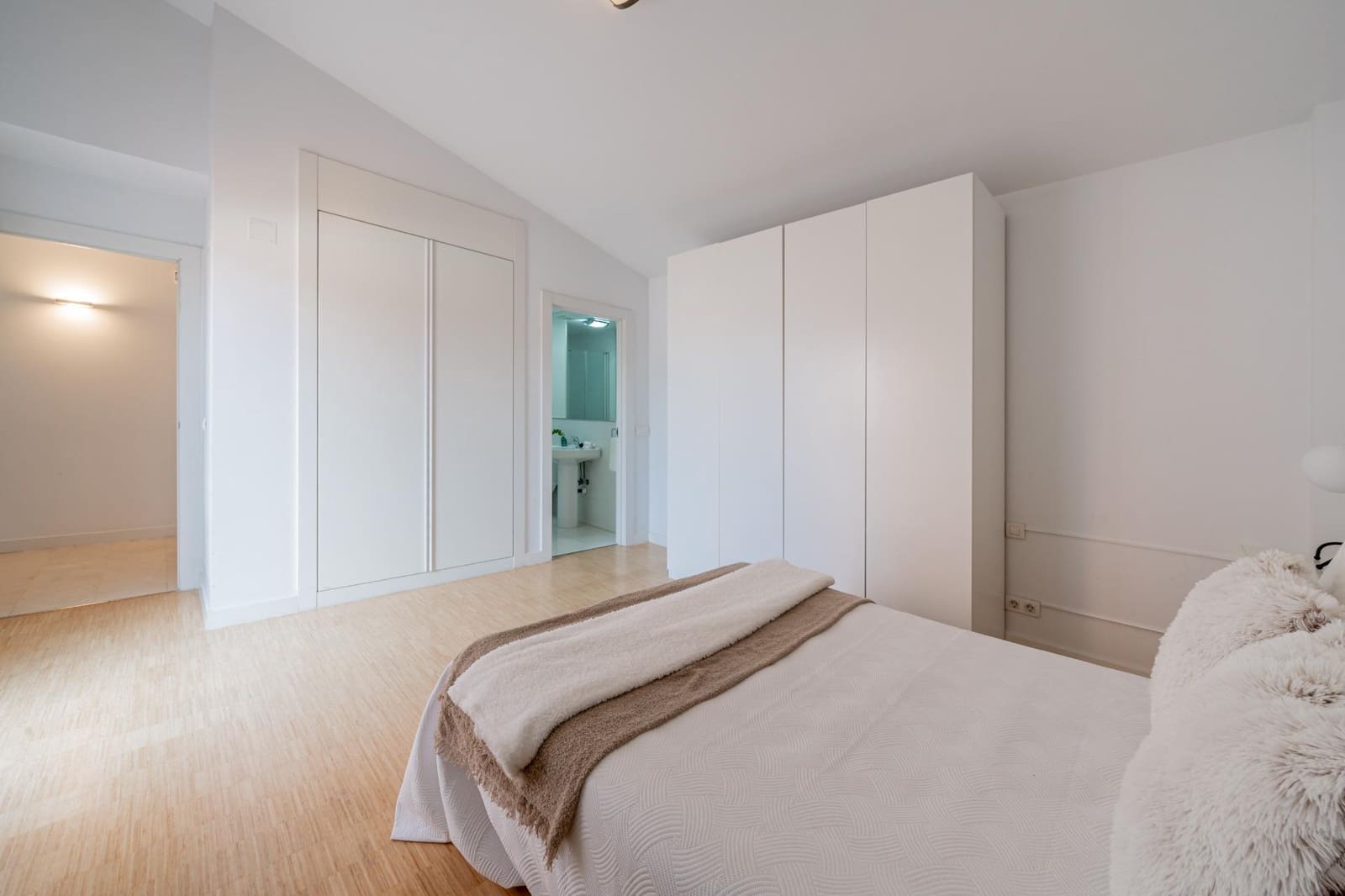 4 bedroom Terraced Villa for sale in Torrelodones with pool garage - € 840,000 (Ref: 9780685)