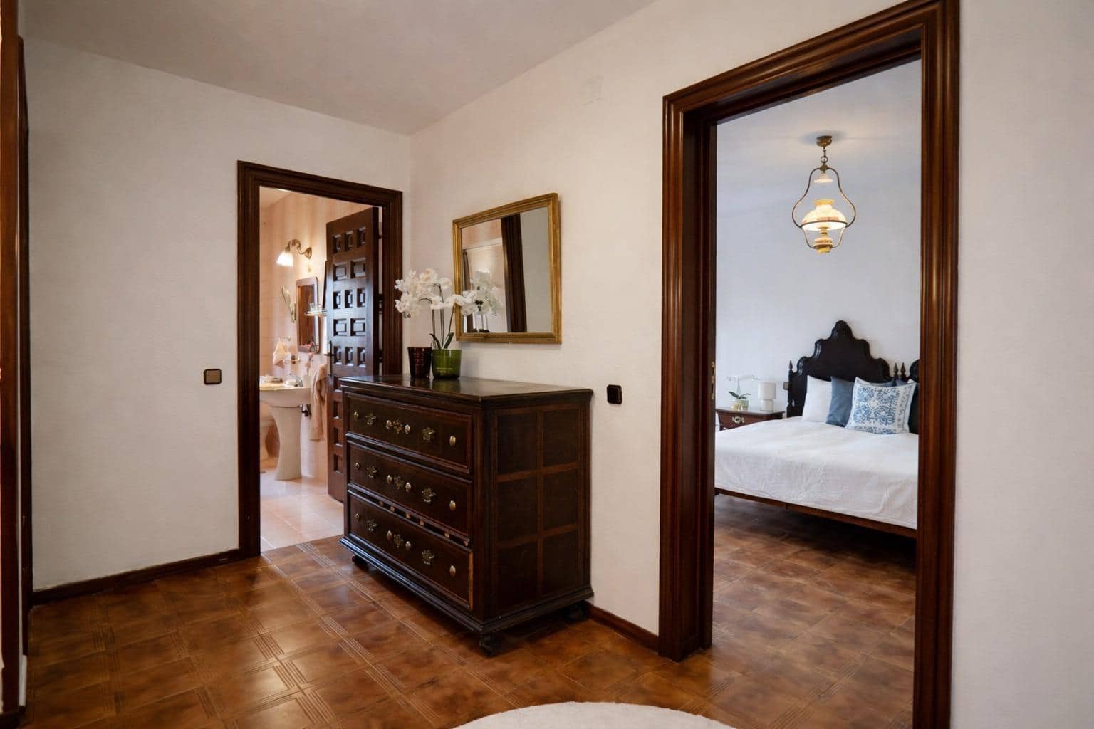 4 bedroom Villa for sale in Torrelodones with pool garage - € 865,000 (Ref: 9780686)