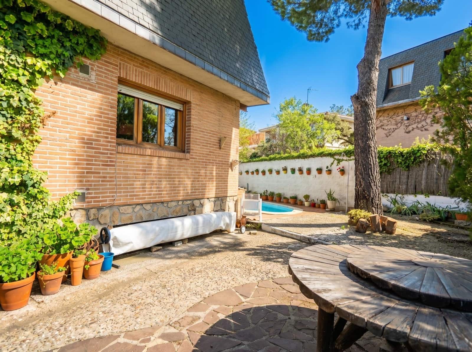 4 bedroom Villa for sale in Torrelodones with pool garage - € 865,000 (Ref: 9780686)