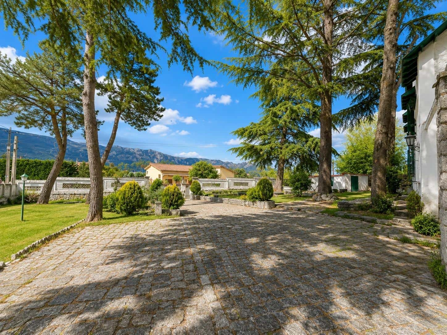 6 bedroom Villa for sale in El Boalo with pool - € 995,000 (Ref: 9836418)