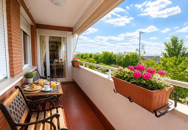 3 soveværelse Lejlighed til salg i Las Rozas de Madrid med swimmingpool garage - € 649.000 (Ref: 9865287)