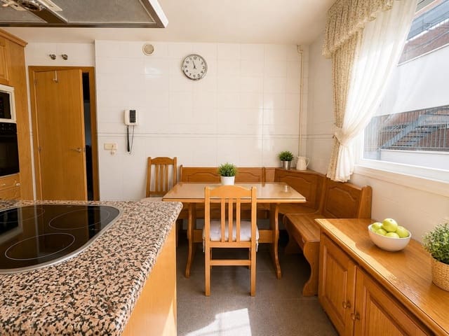 3 soveværelse Lejlighed til salg i Las Rozas de Madrid med swimmingpool garage - € 649.000 (Ref: 9865287)