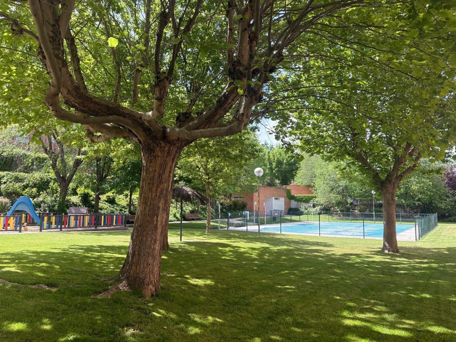 3 bedroom Flat for sale in Las Rozas de Madrid with pool garage - € 649,000 (Ref: 9865287)