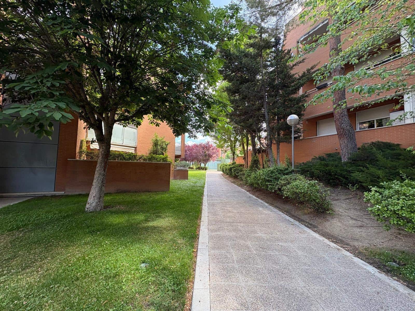 3 bedroom Flat for sale in Las Rozas de Madrid with pool garage - € 649,000 (Ref: 9865287)