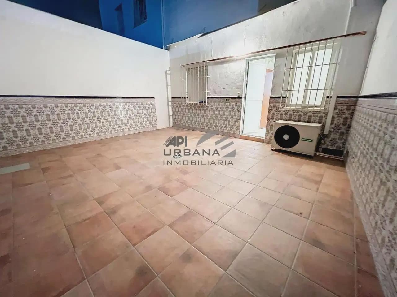 Kommersiell att hyra i Lucena - 600 € (Ref: 10019592)