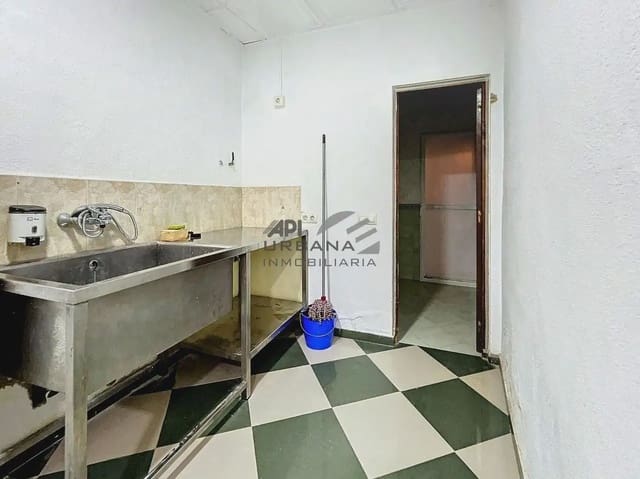 Kommersiell att hyra i Lucena - 600 € (Ref: 10019592)