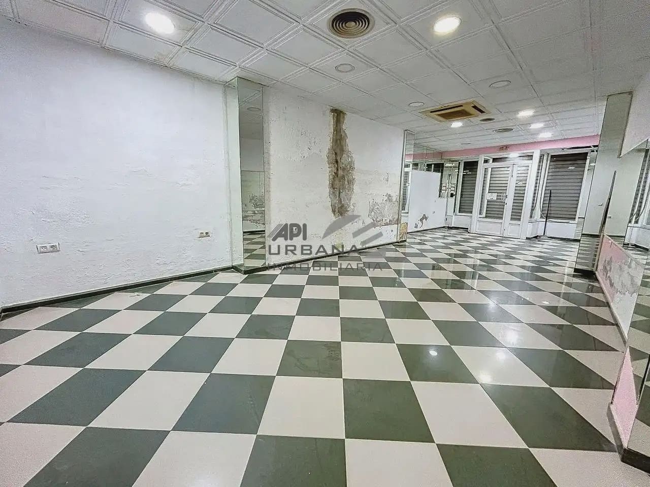 Kommersiell att hyra i Lucena - 600 € (Ref: 10019592)