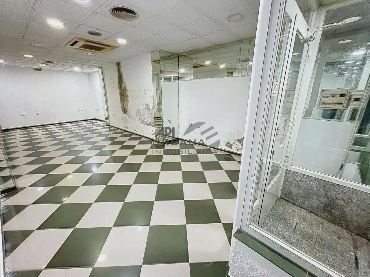 Kommersiell att hyra i Lucena - 600 € (Ref: 10019592)