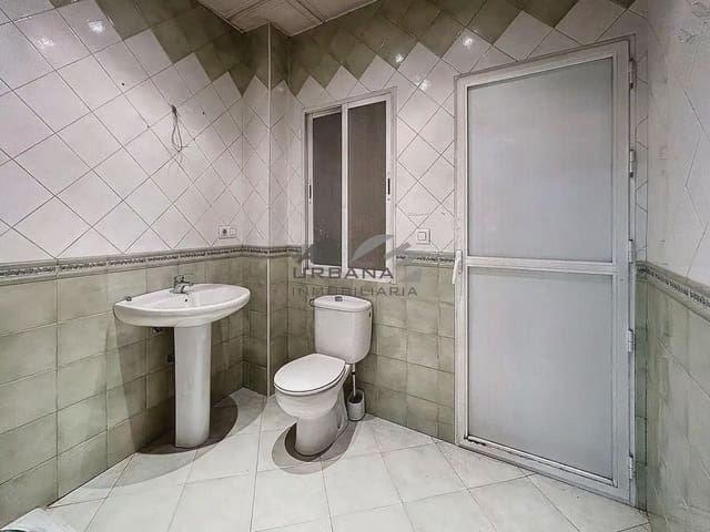 Kommersiell att hyra i Lucena - 600 € (Ref: 10019592)