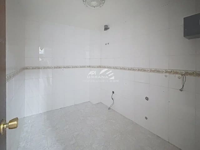 Kaupallinen vuokrattavana paikassa Lucena - 400 € (Ref: 10035665)