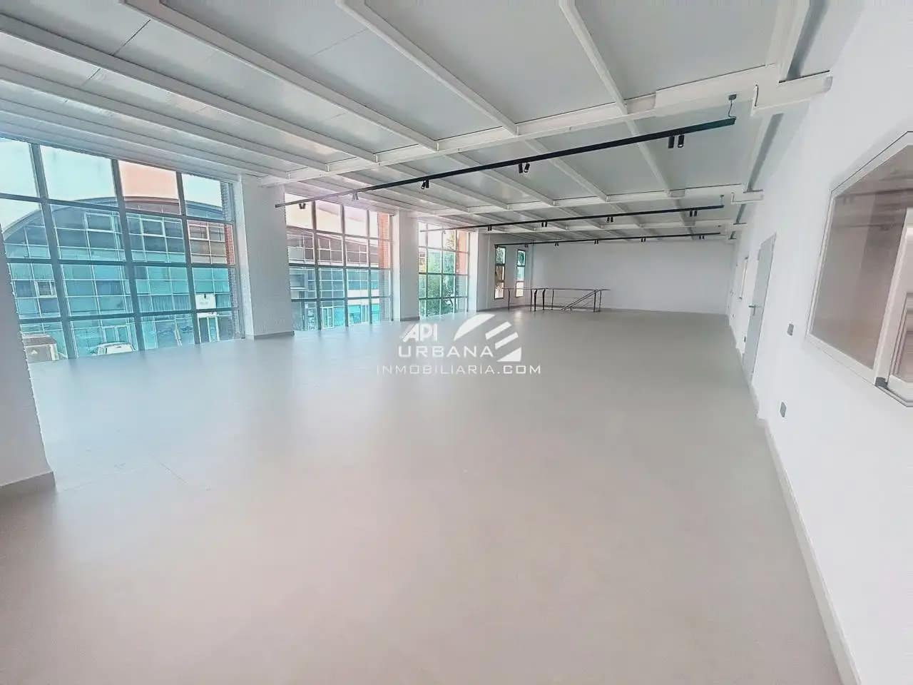 Erhverv til leje i Lucena - € 1.800 (Ref: 10051955)