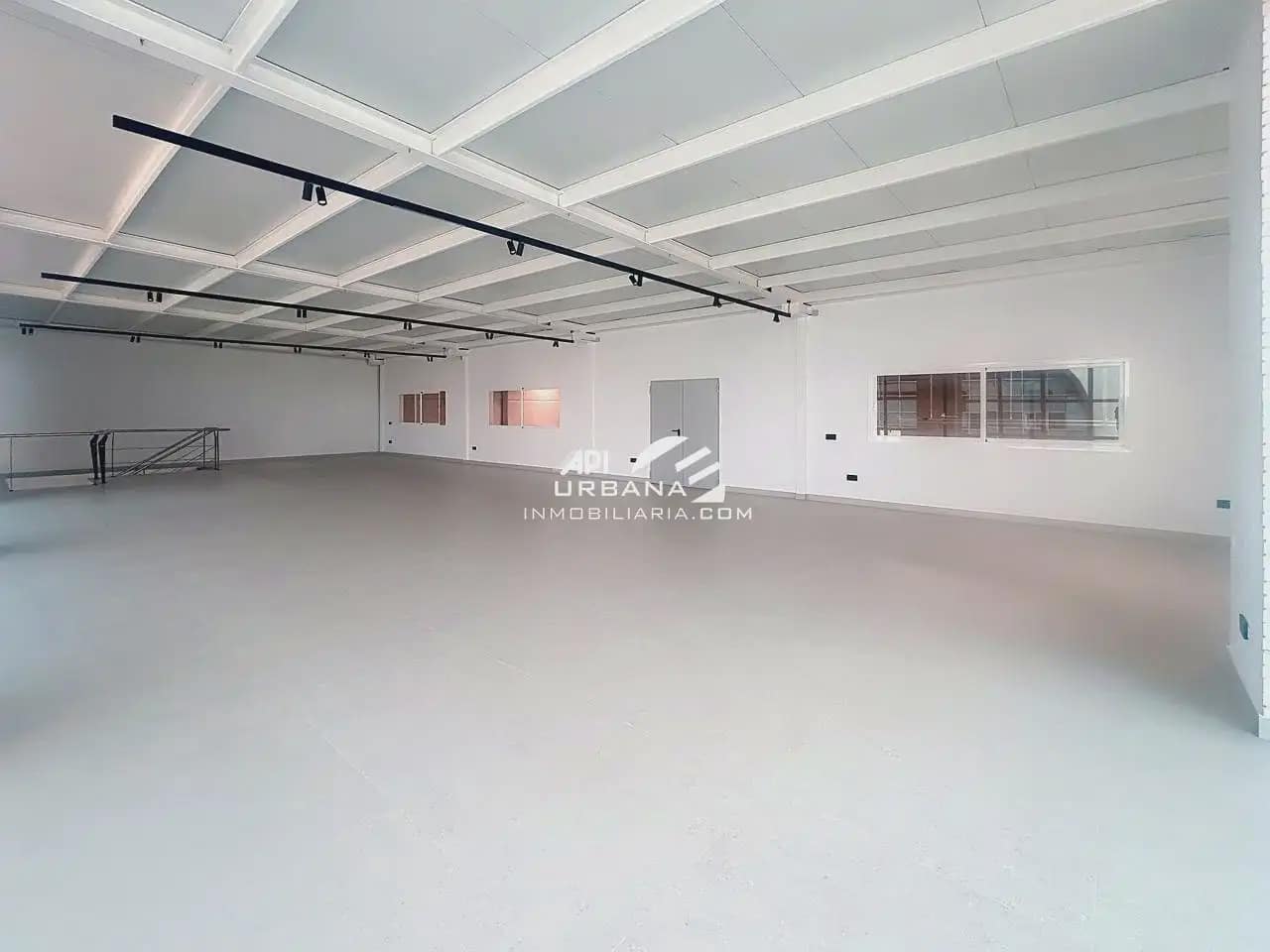 Erhverv til leje i Lucena - € 1.800 (Ref: 10051955)