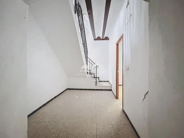 Adosado de 4 habitaciones en Baena en venta - 33.000 € (Ref: 10052033)