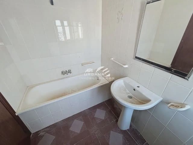 Adosado de 4 habitaciones en Baena en venta - 33.000 € (Ref: 10052033)