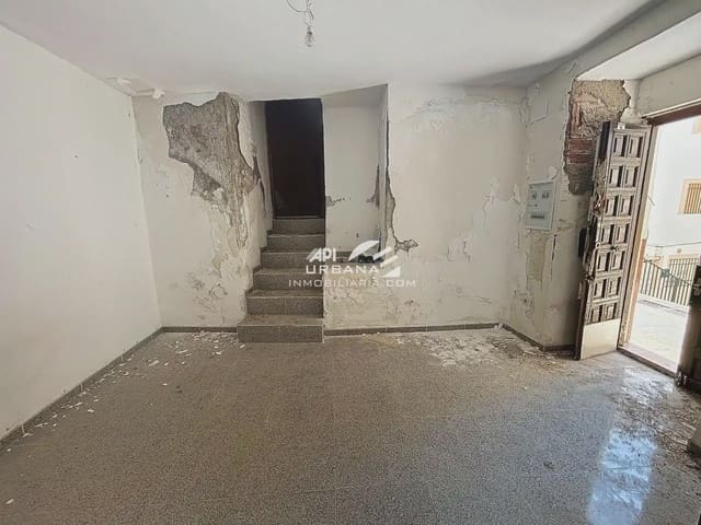 Adosado de 4 habitaciones en Baena en venta - 33.000 € (Ref: 10052033)