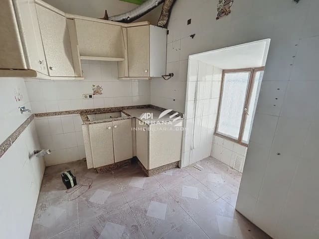 Adosado de 4 habitaciones en Baena en venta - 33.000 € (Ref: 10052033)