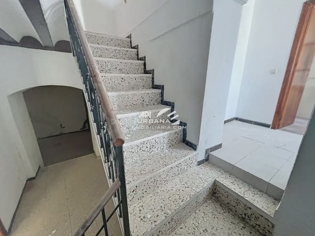 Adosado de 4 habitaciones en Baena en venta - 33.000 € (Ref: 10052033)