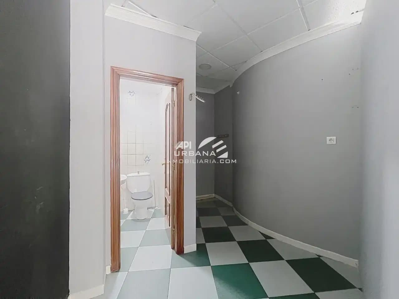 Local Commercial à louer à Lucena - 590 € (Ref: 10078816)