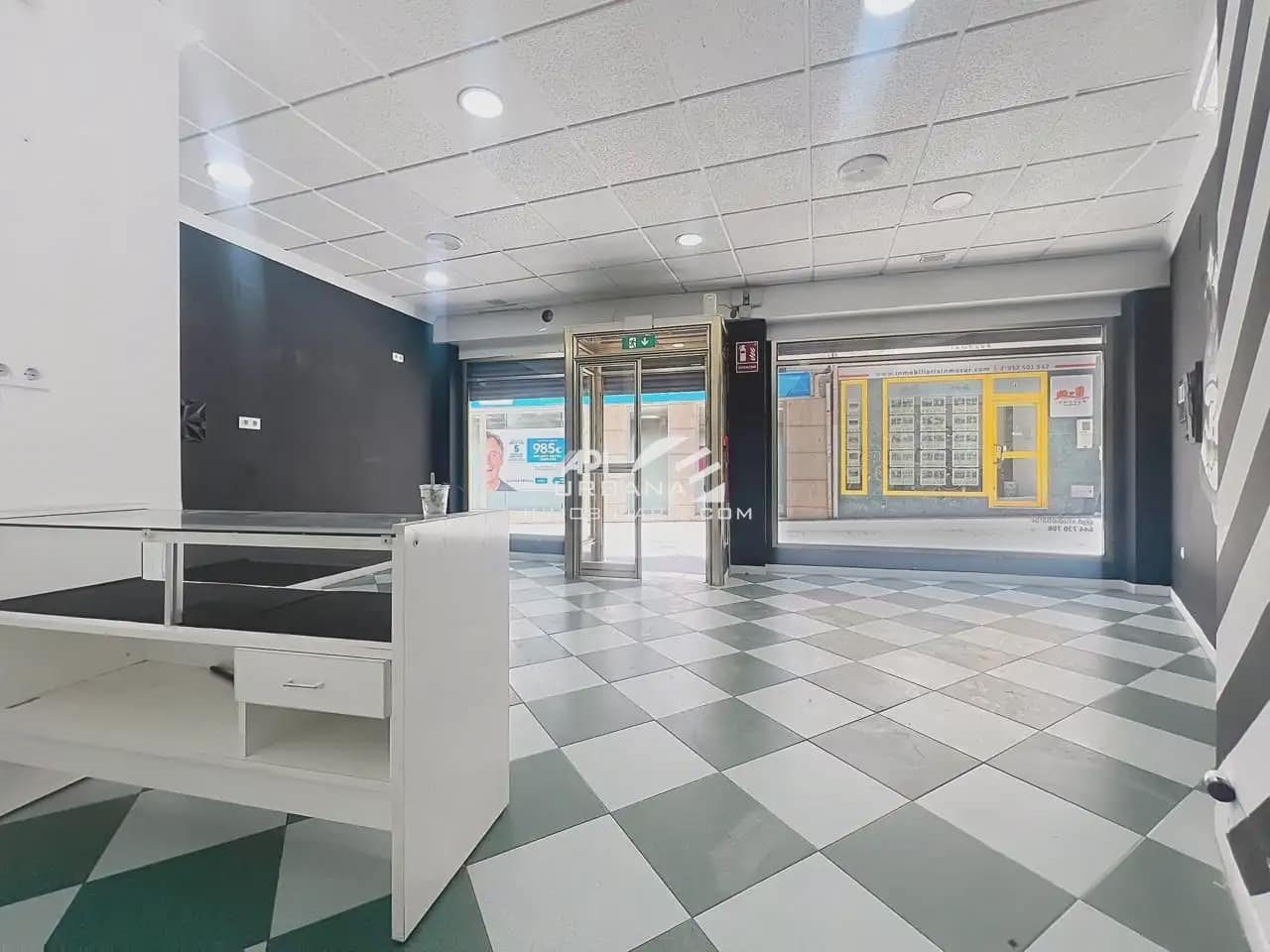 Local Commercial à louer à Lucena - 590 € (Ref: 10078816)