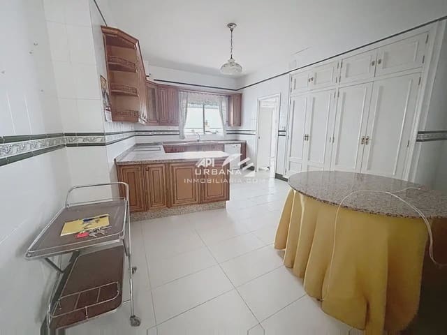Piso de 4 habitaciones en Lucena en venta - 300.000 € (Ref: 10079108)