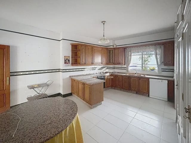 Piso de 4 habitaciones en Lucena en venta - 300.000 € (Ref: 10079108)