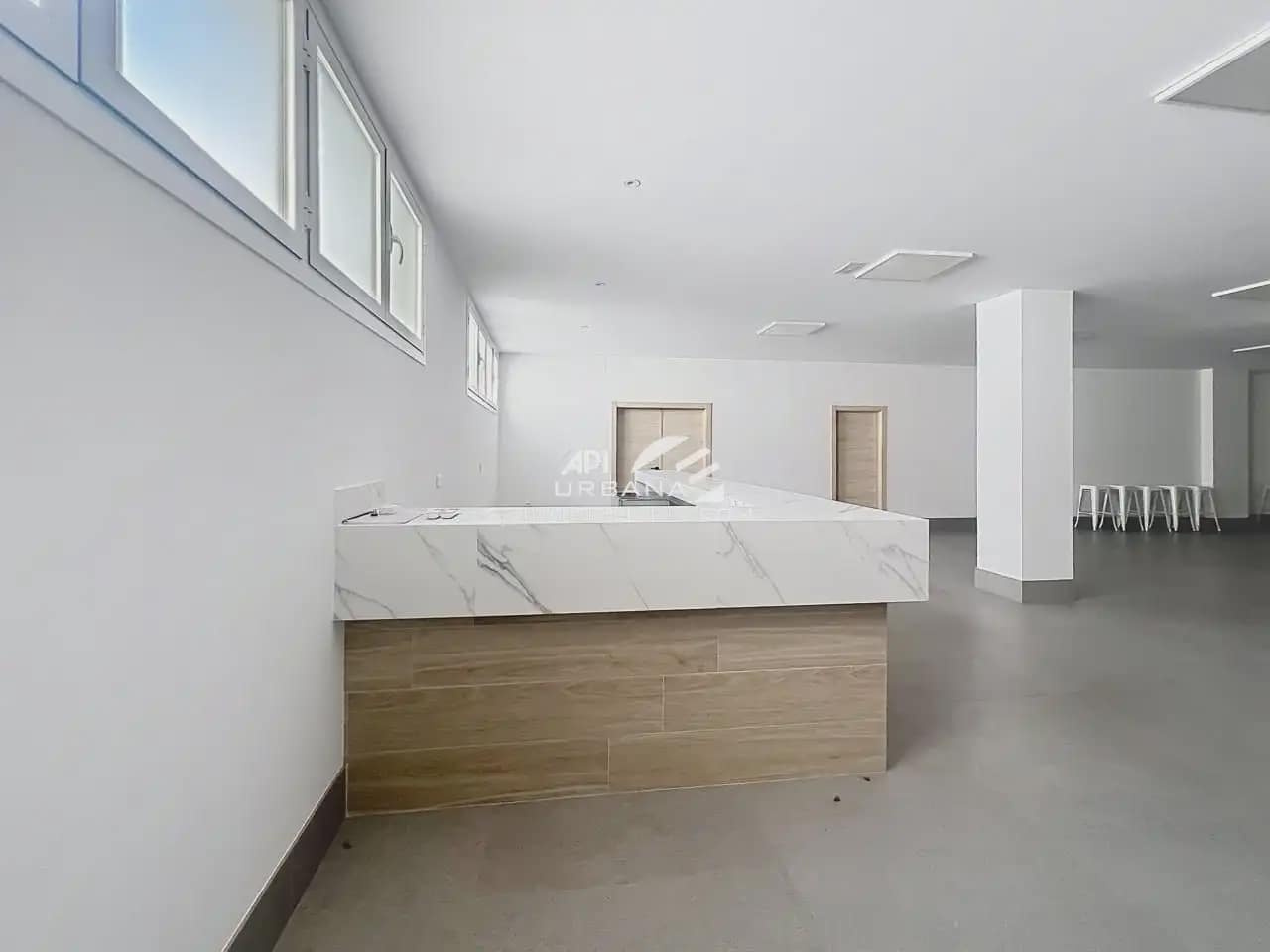 Commercieel te koop in Lucena - € 245.000 (Ref: 10086634)