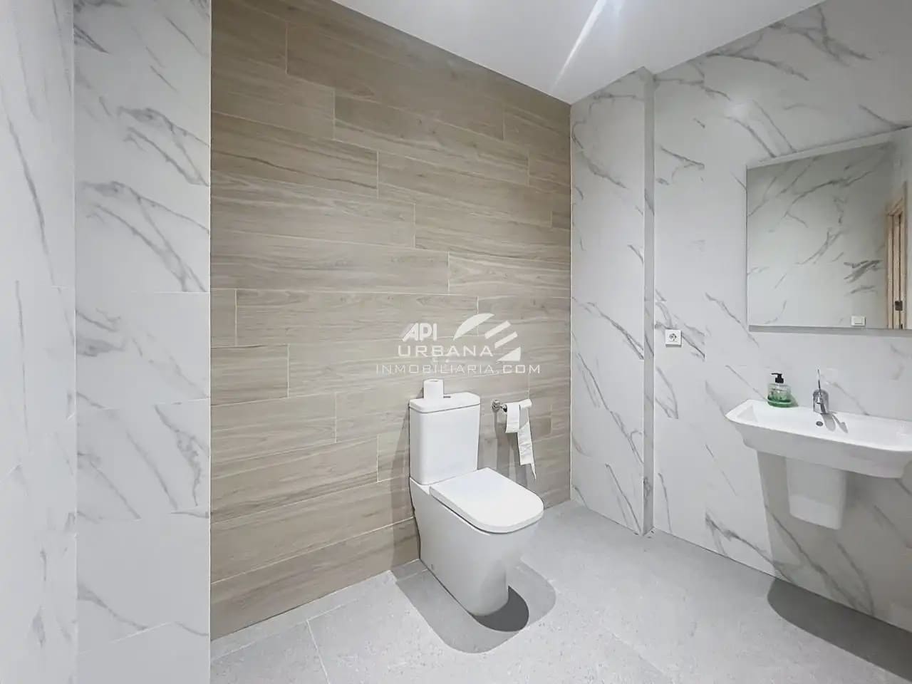 Commercieel te koop in Lucena - € 245.000 (Ref: 10086634)