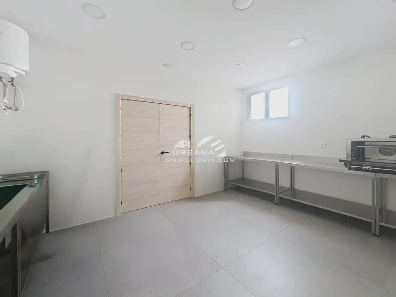 Kommersiell att hyra i Lucena - 850 € (Ref: 10088548)