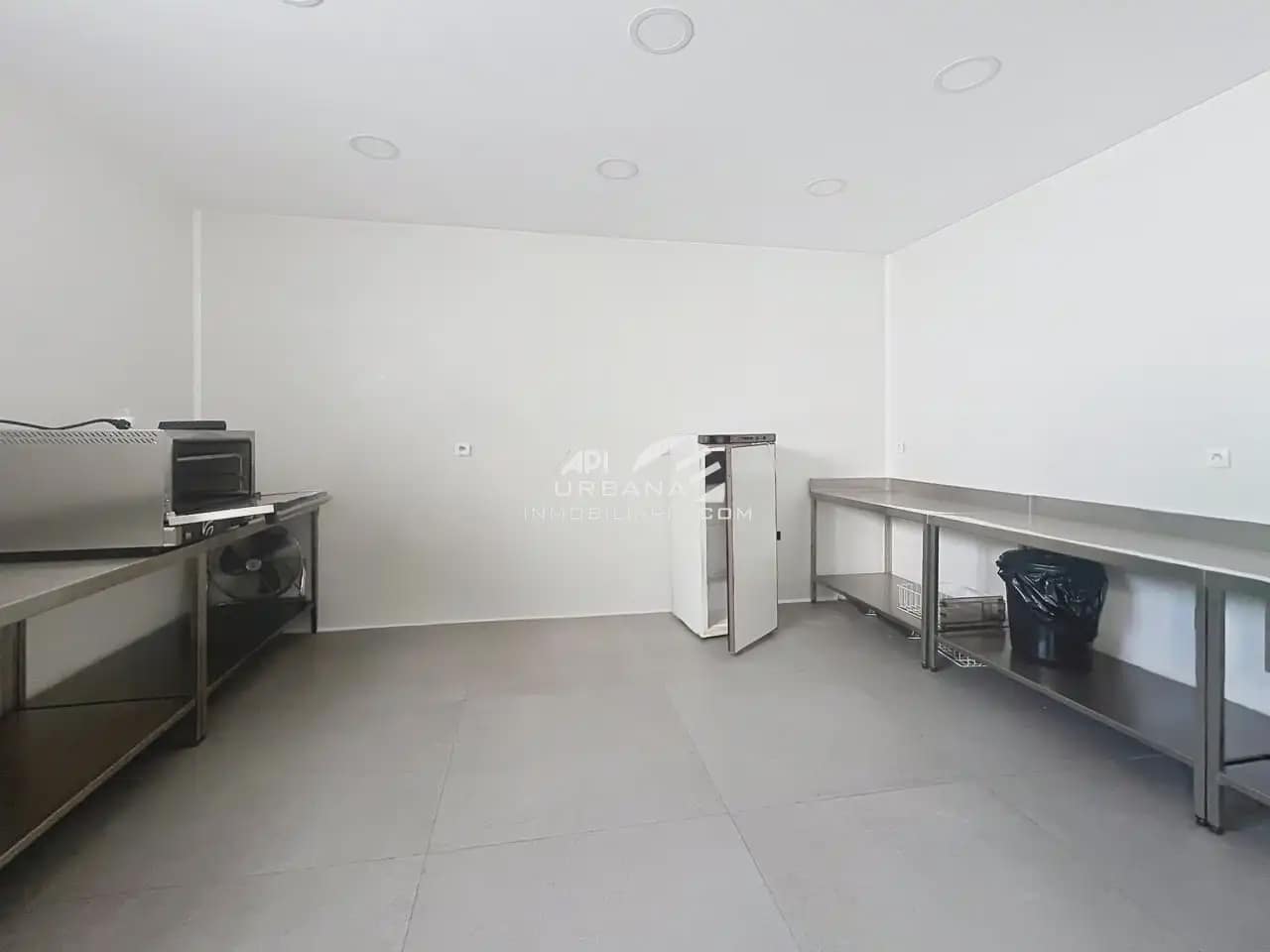 Kommersiell att hyra i Lucena - 850 € (Ref: 10088548)