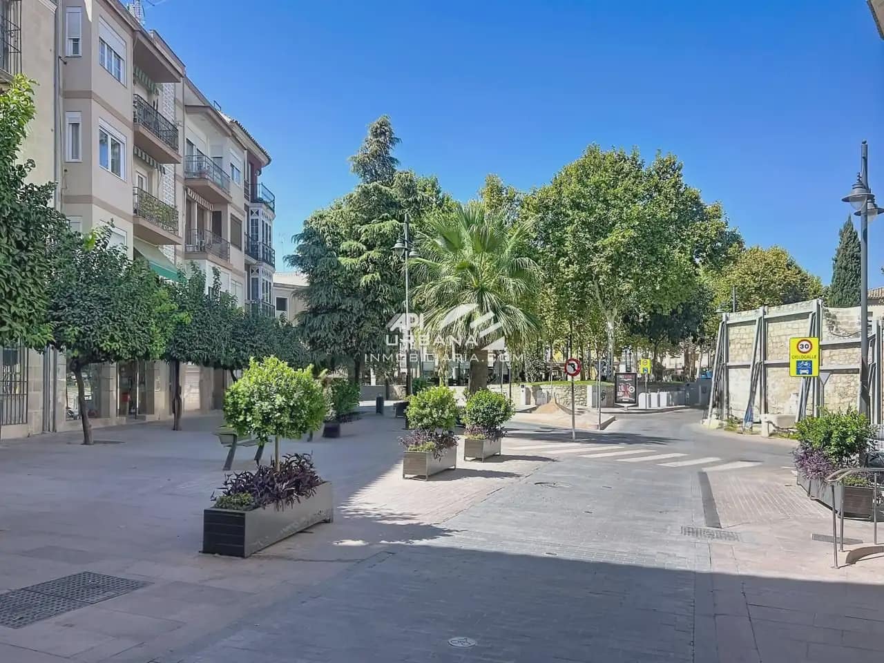 Kommersiell att hyra i Lucena - 850 € (Ref: 10088548)