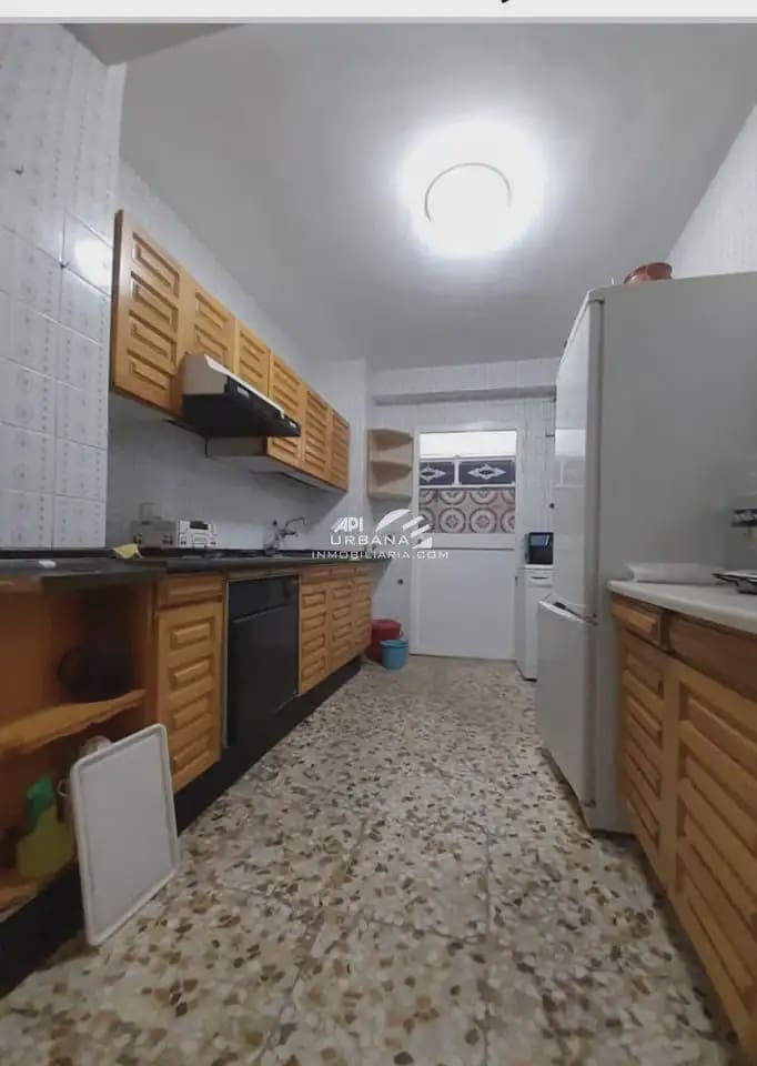 Piso de 4 habitaciones en Lucena en venta - 135.000 € (Ref: 10093862)