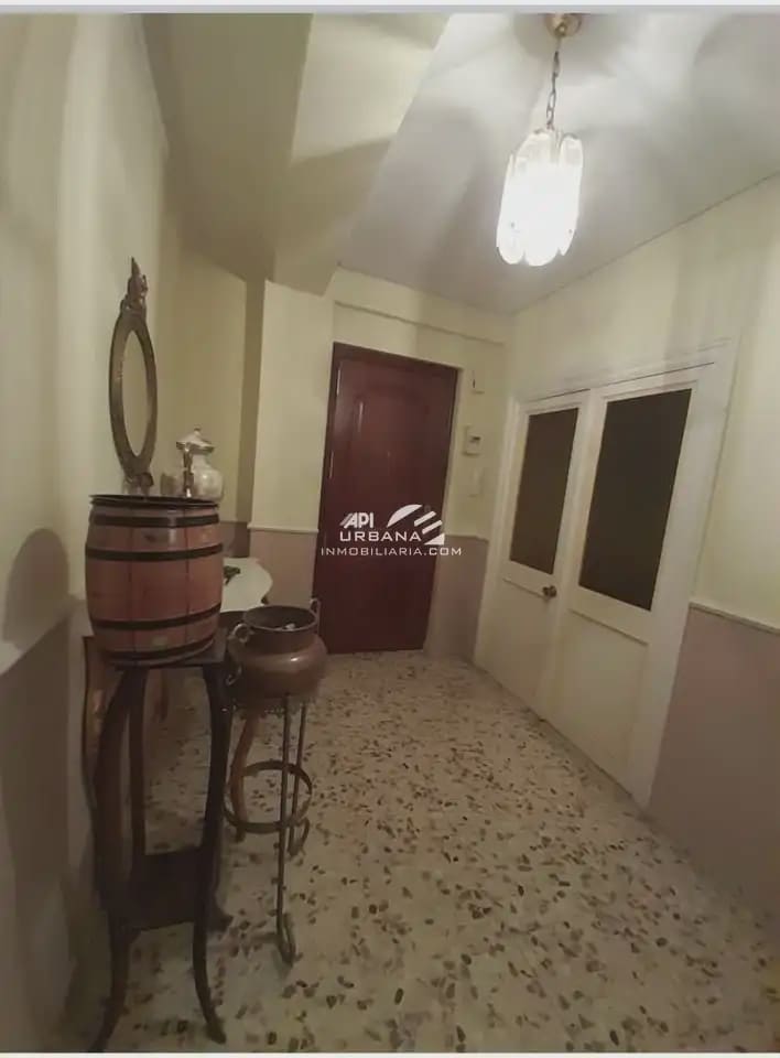 Piso de 4 habitaciones en Lucena en venta - 135.000 € (Ref: 10093862)