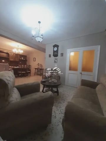 Piso de 4 habitaciones en Lucena en venta - 135.000 € (Ref: 10093862)