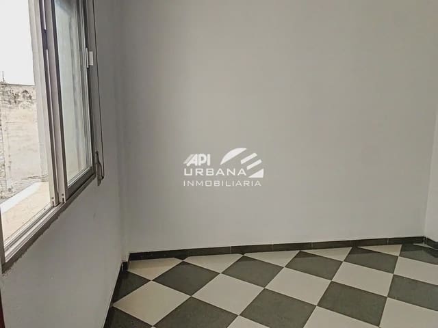 Piso de 4 habitaciones en Lucena en venta - 110.000 € (Ref: 10095365)