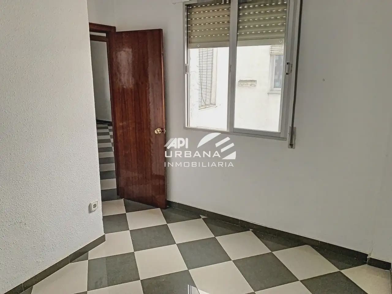 Piso de 4 habitaciones en Lucena en venta - 110.000 € (Ref: 10095365)
