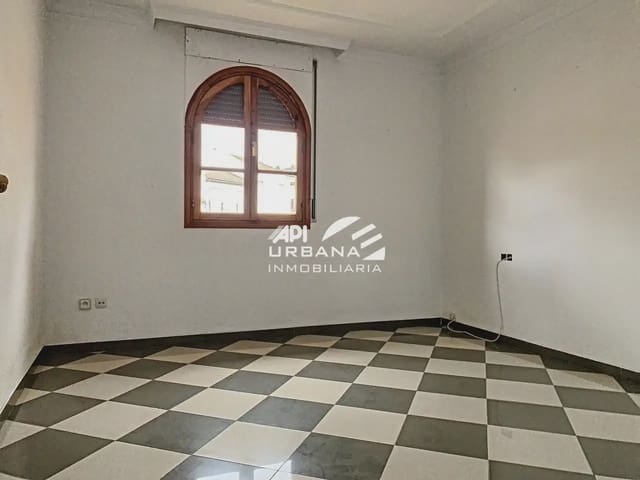 Piso de 4 habitaciones en Lucena en venta - 110.000 € (Ref: 10095365)