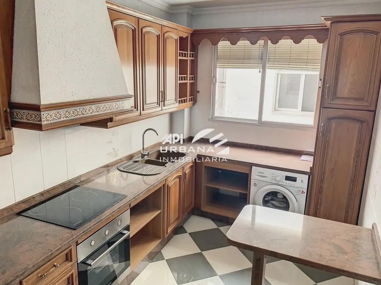 Piso de 4 habitaciones en Lucena en venta - 110.000 € (Ref: 10095365)