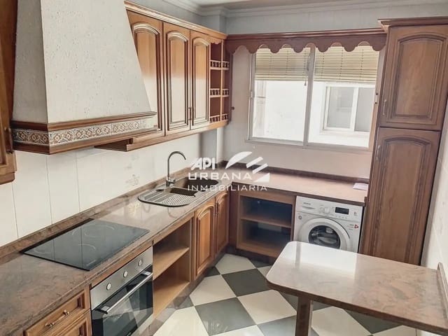 Piso de 4 habitaciones en Lucena en venta - 110.000 € (Ref: 10095365)