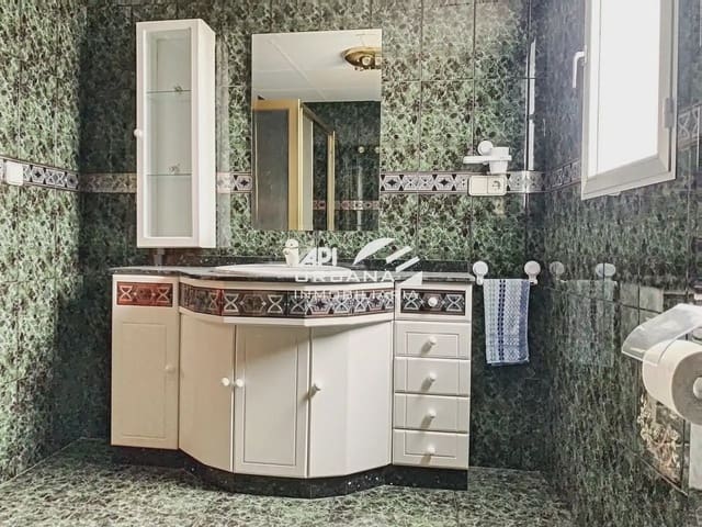 Piso de 4 habitaciones en Lucena en venta - 110.000 € (Ref: 10095365)