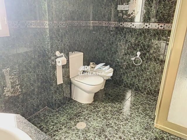 Piso de 4 habitaciones en Lucena en venta - 110.000 € (Ref: 10095365)