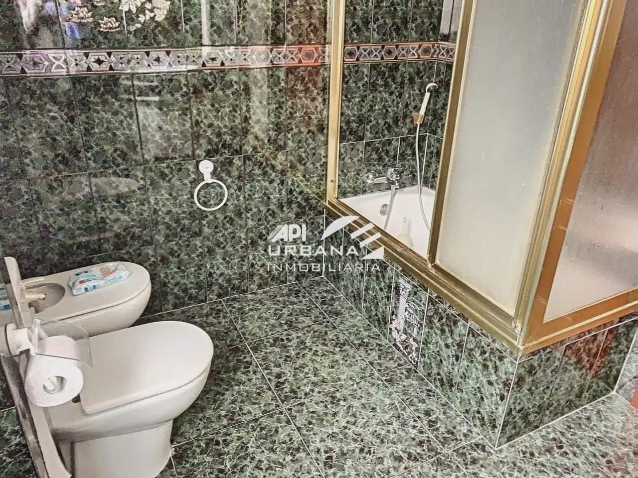 Piso de 4 habitaciones en Lucena en venta - 110.000 € (Ref: 10095365)