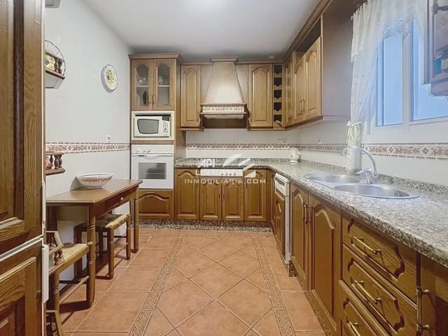 4 quarto Casa em Banda para venda em Lucena - 185 000 € (Ref: 10101421)