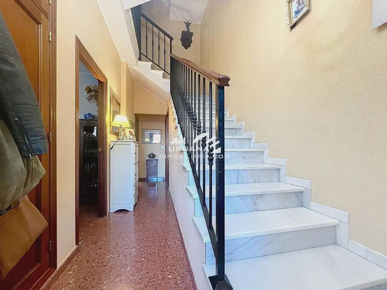 Casa de 3 habitaciones en Lucena en venta - 220.000 € (Ref: 10172998)