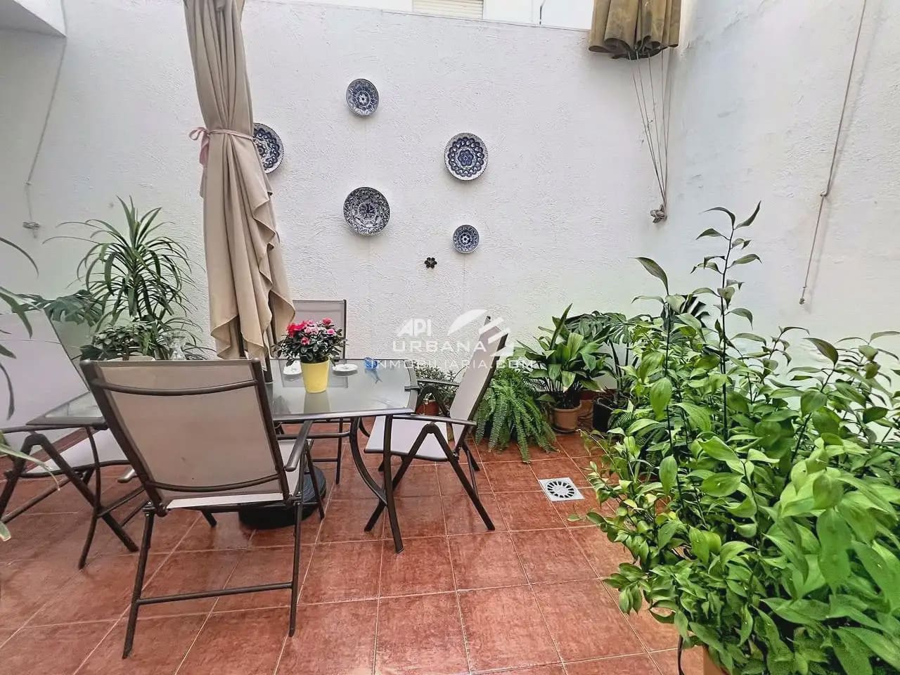 Casa de 3 habitaciones en Lucena en venta - 220.000 € (Ref: 10172998)